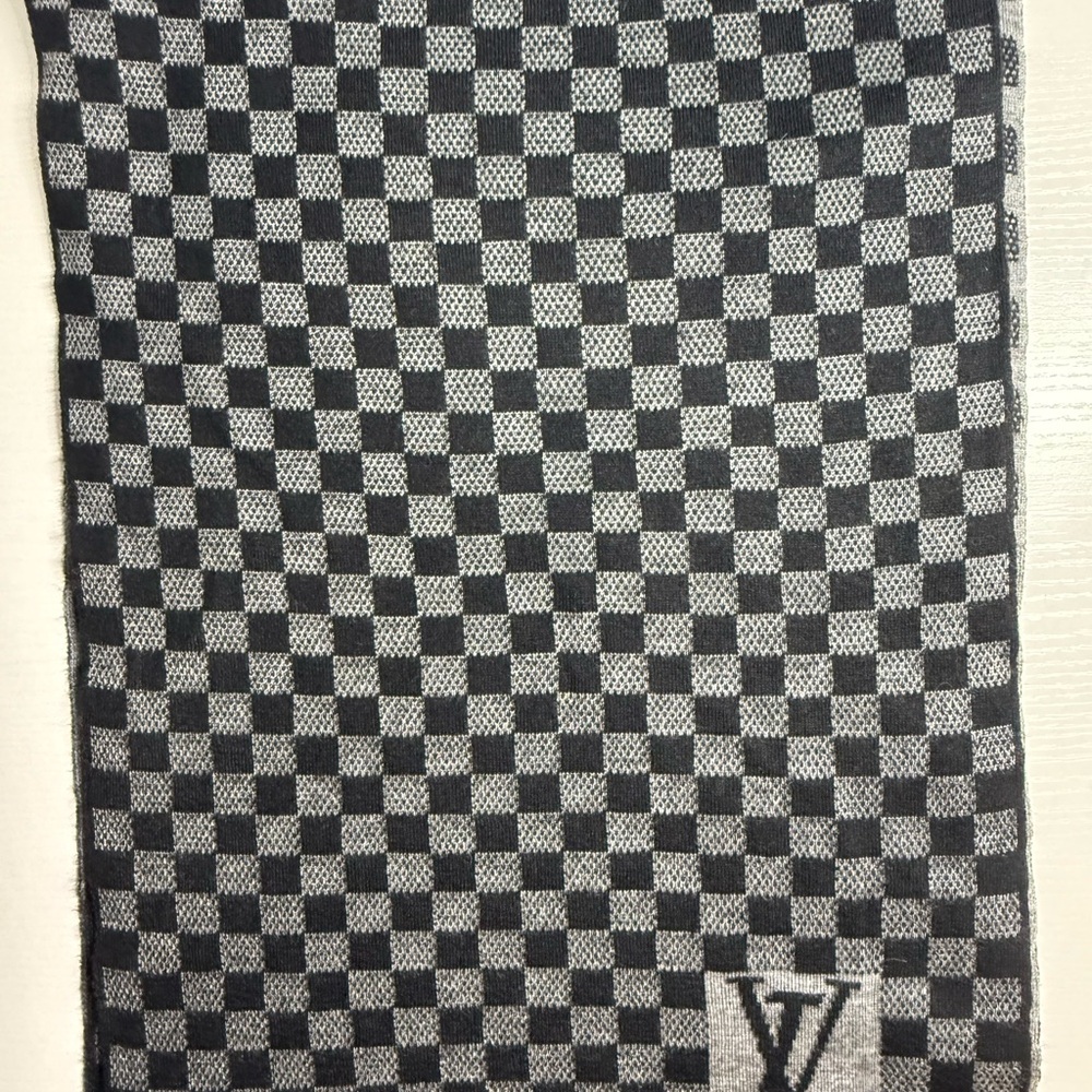 Louis Vuitton Black and Gray Checkered Scarf